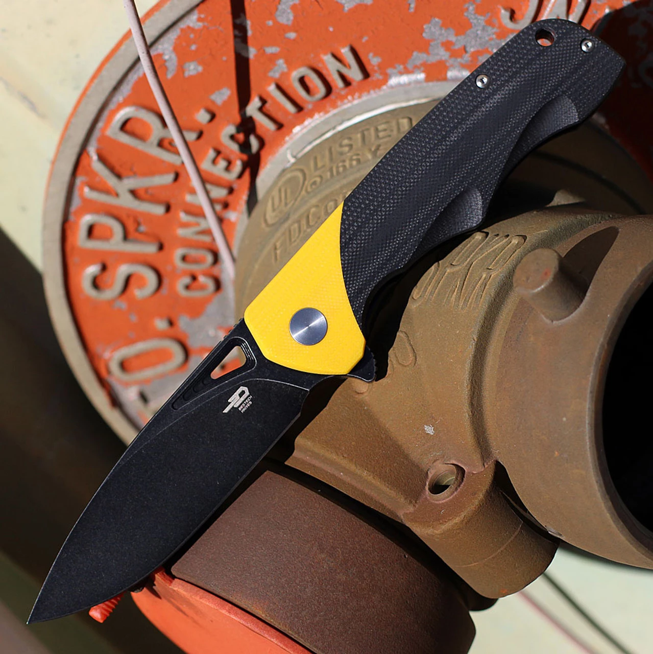 Bestech Airstream - Blk / Yellow G10 (3.9" D2 Blk SW Drop Point) BG47B 3 Bestech Airstream - Blk / Yellow G10 (3.9" D2 Blk SW Drop Point) BG47B