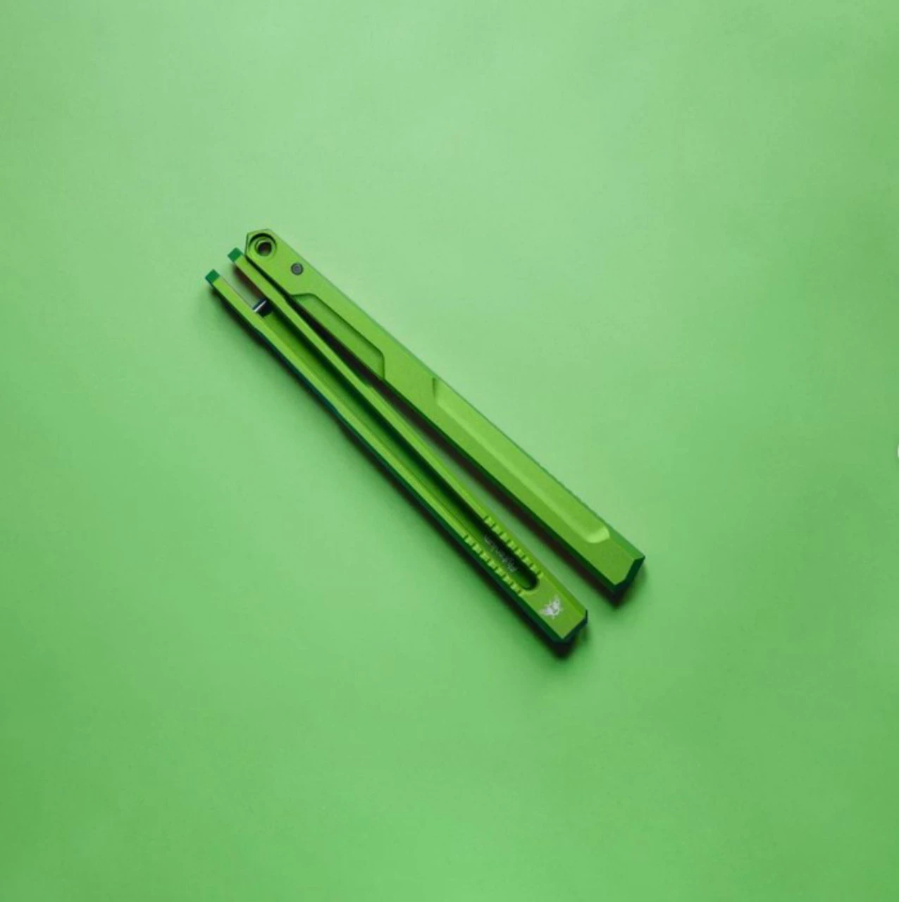 Flytanium Aluminum v1.5 Channel Handle Kit (Lime) - Kershaw Lucha Balisong 4 Flytanium Aluminum v1.5 Channel Handle Kit (Lime) - Kershaw Lucha Balisong - Image 2