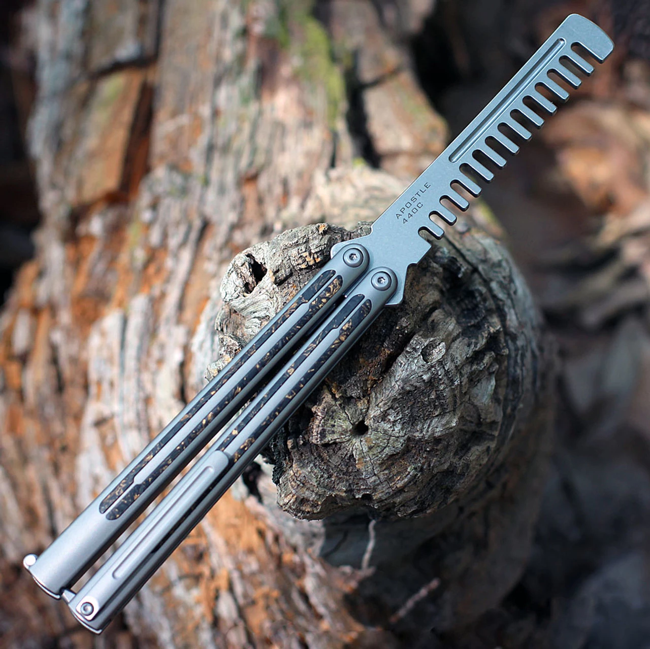 Maxace Apostle Channel Balisong - Ti /CF (4.7" M390) MCAP01 6 Maxace Apostle Channel Balisong - Ti /CF (4.7" M390) MCAP01 - Image 4