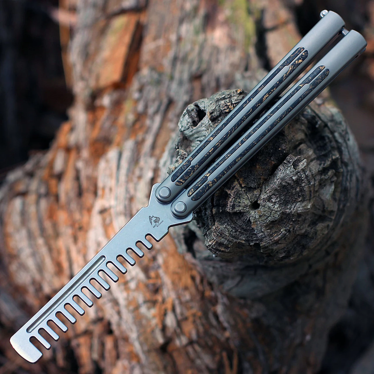 Maxace Apostle Channel Balisong - Ti /CF (4.7" M390) MCAP01 7 Maxace Apostle Channel Balisong - Ti /CF (4.7" M390) MCAP01 - Image 5