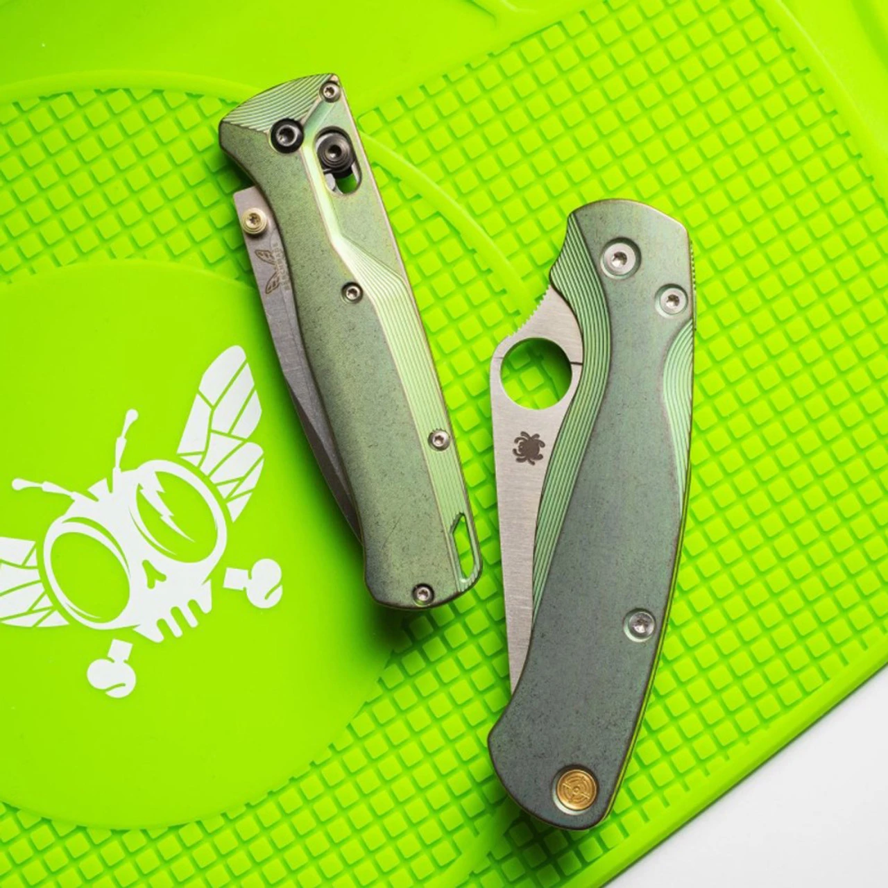 Flytanium Limited Edition "Terra Firma" Ti Crossfade Scales - MINI Bugout Benchmade 4 Flytanium Limited Edition "Terra Firma" Ti Crossfade Scales - MINI Bugout Benchmade - Image 2