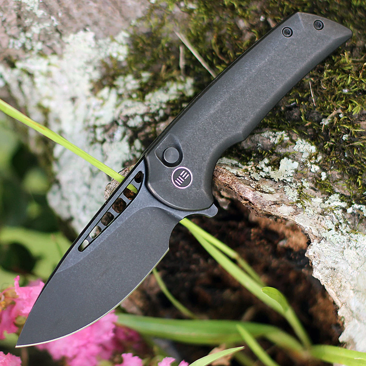 WE Mini Malice Button Lock -Blk Ti (2.98" Blk SW CPM 20CV) WE054BL-1 3 WE Mini Malice Button Lock -Blk Ti (2.98" Blk SW CPM 20CV) WE054BL-1